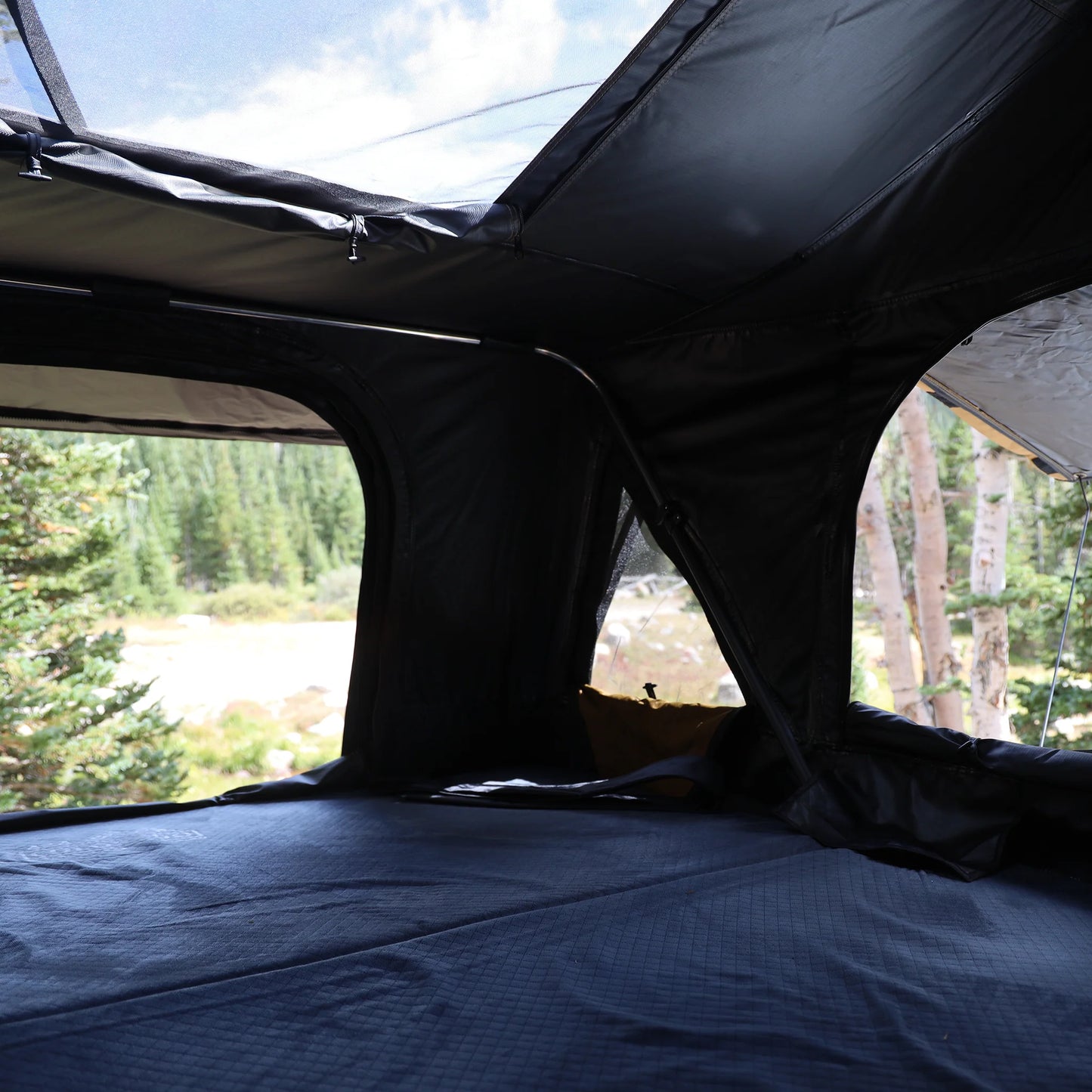 4x4 Colorado Alto Elite Hardshell Rooftop Tent (King Size)