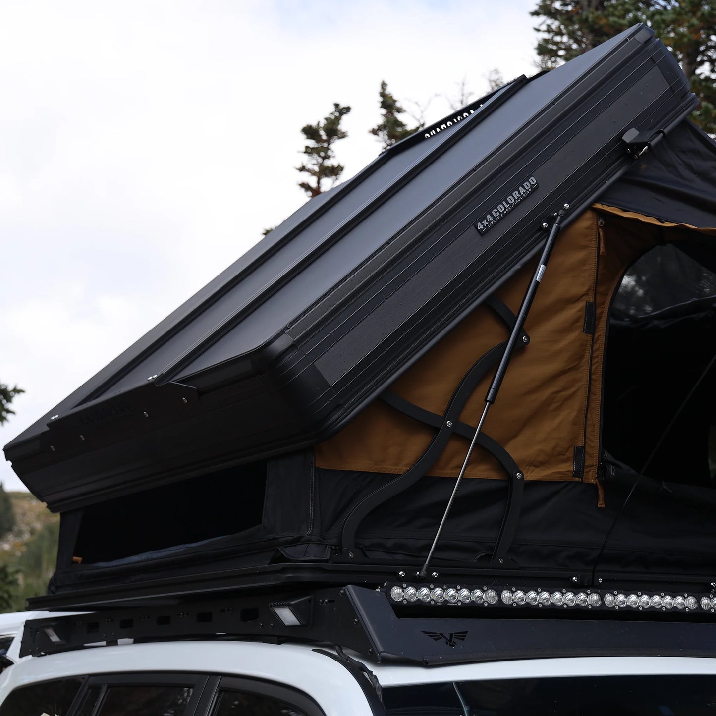 4x4 Colorado Alto Elite Hardshell Rooftop Tent (King Size)