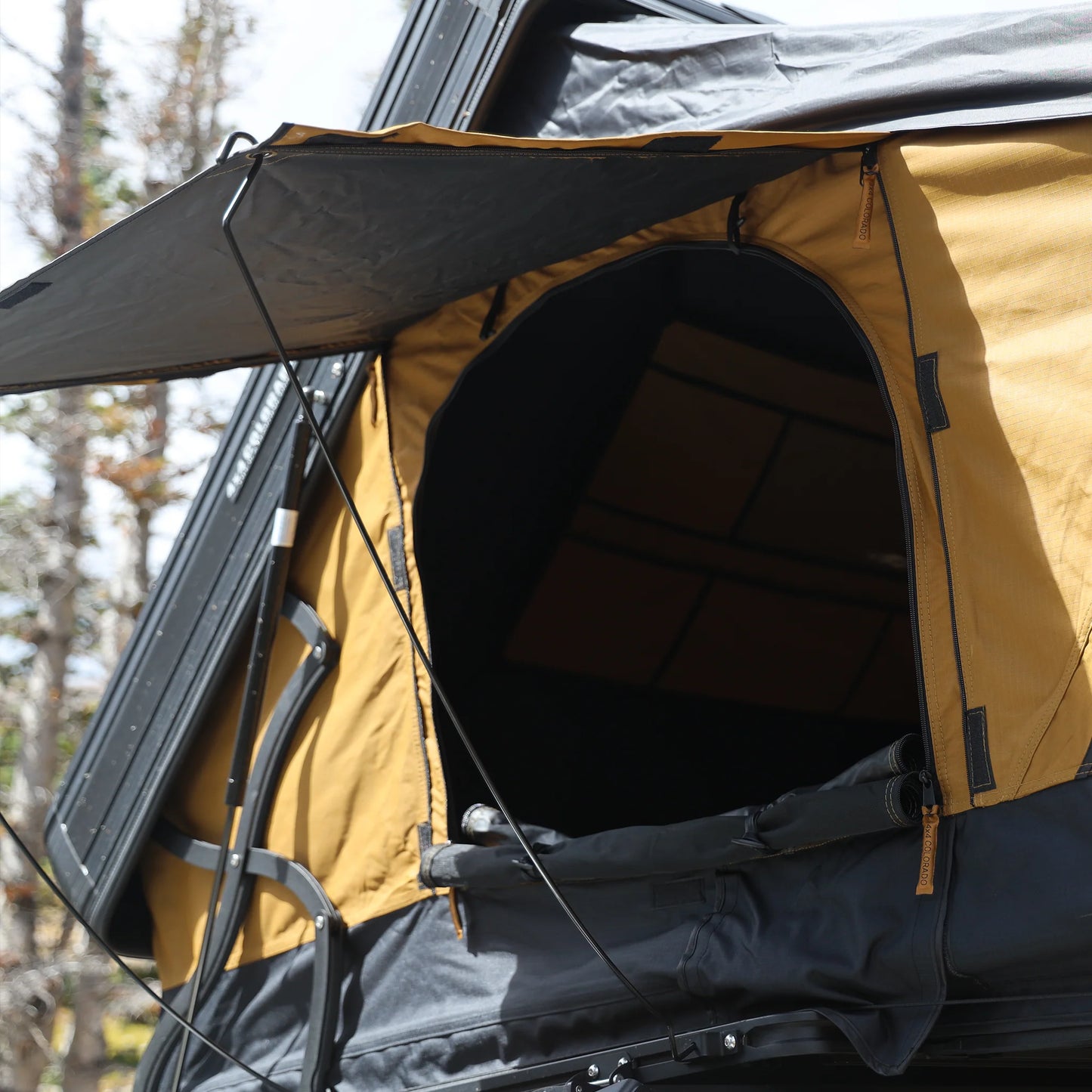 4x4 Colorado Alto Mini Hardshell Rooftop Tent (Queen Size)