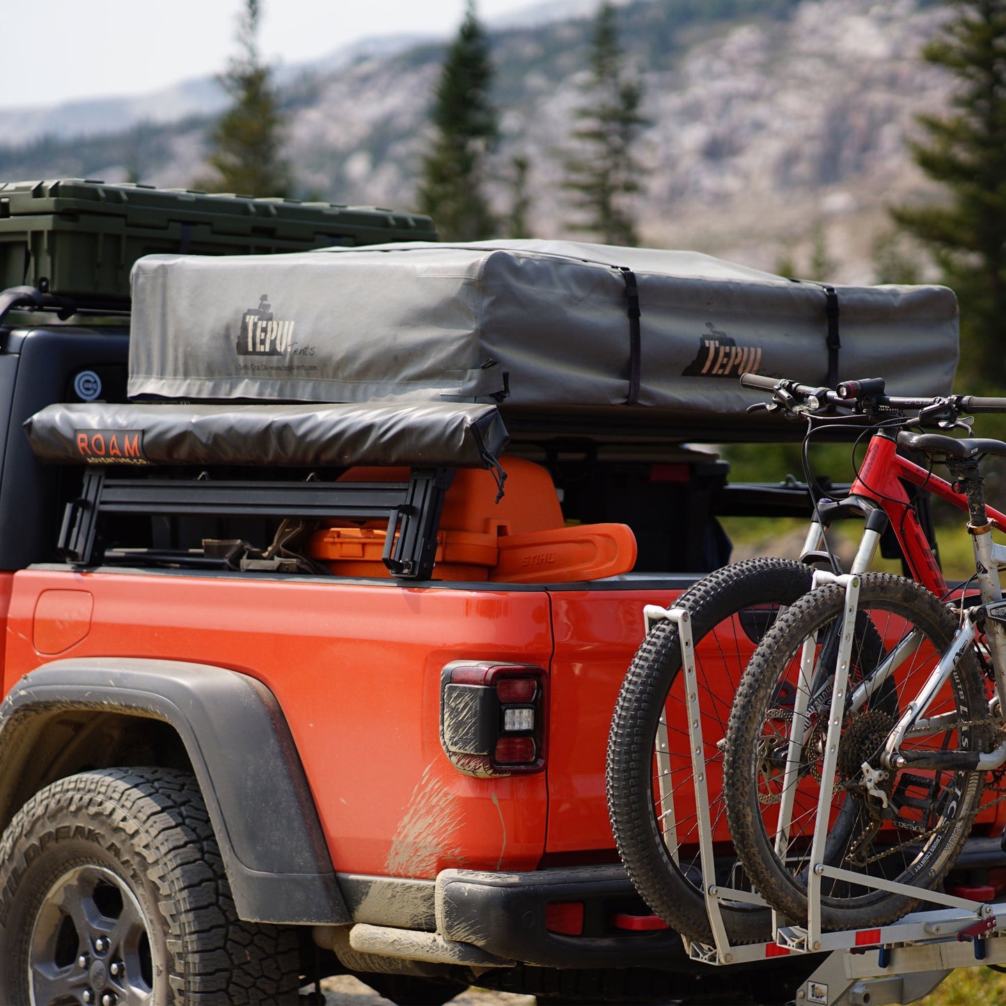 XTR1 Aluminum Bed rack for Jeep Gladiator with awning and roof top tent.